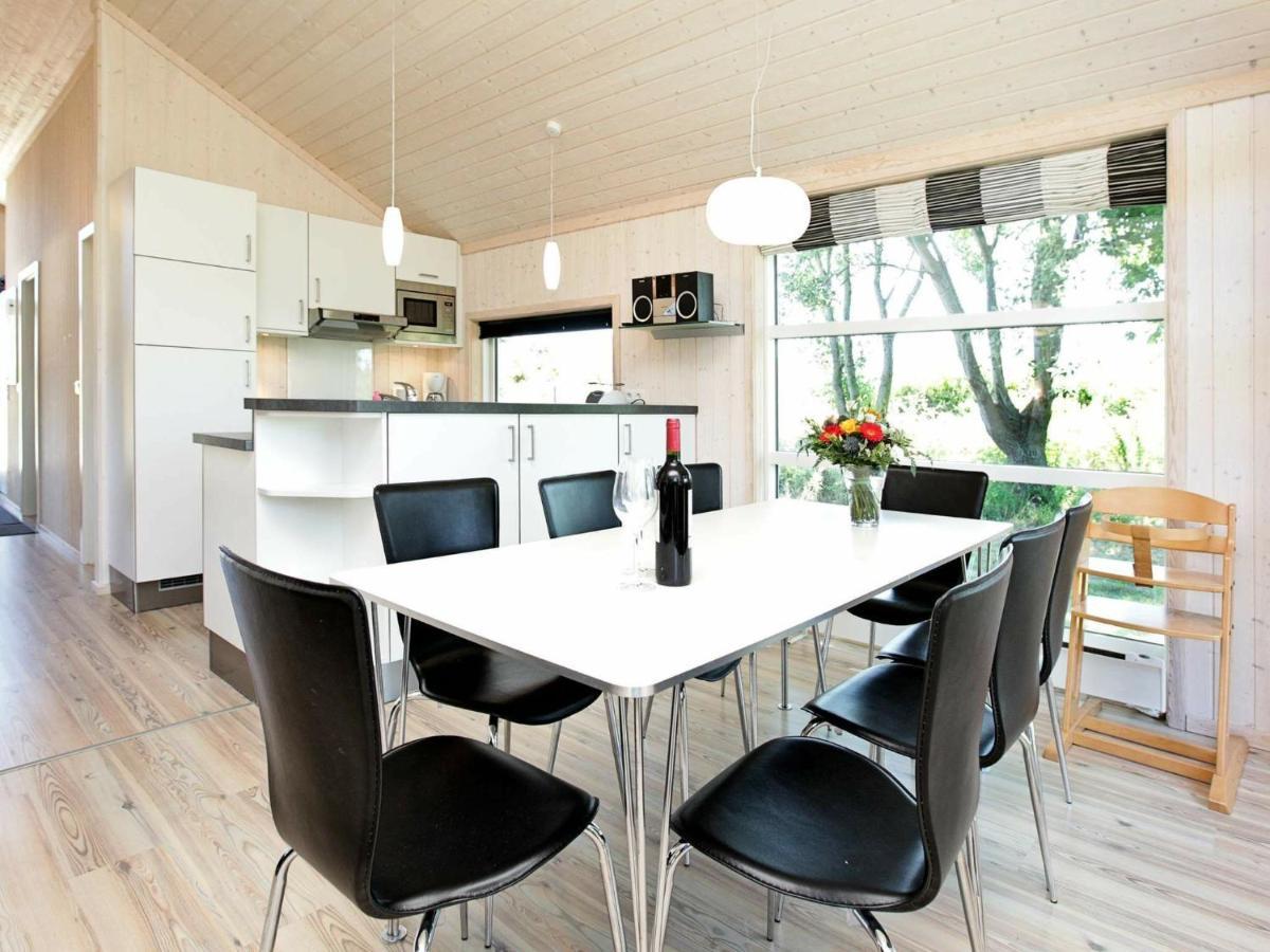 Three-Bedroom Holiday Home In Grossenbrode 1 Room photo